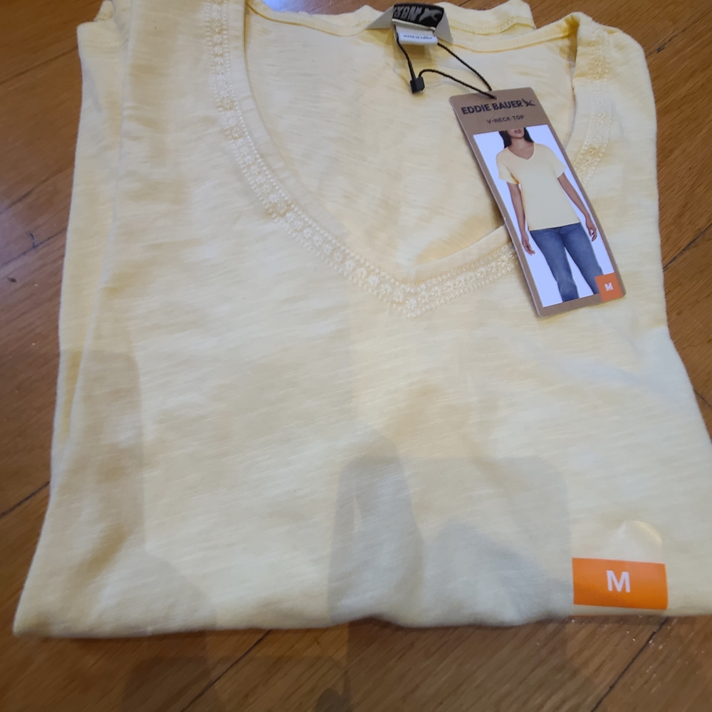 Eddie Bauer Pale Yellow V-Neck Short Sleeve Tee Size M